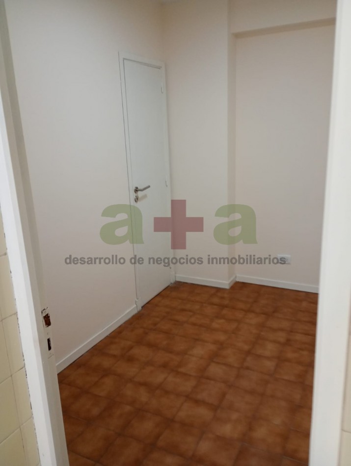 DOS AMBIENTES CON DEP. SERVICIO Y BALCON A LA CALLE