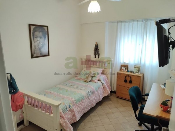 DEPARTAMENTO 4 AMBIENTES CON DEPENDNCIA DE SERVICIO Y COCHERA