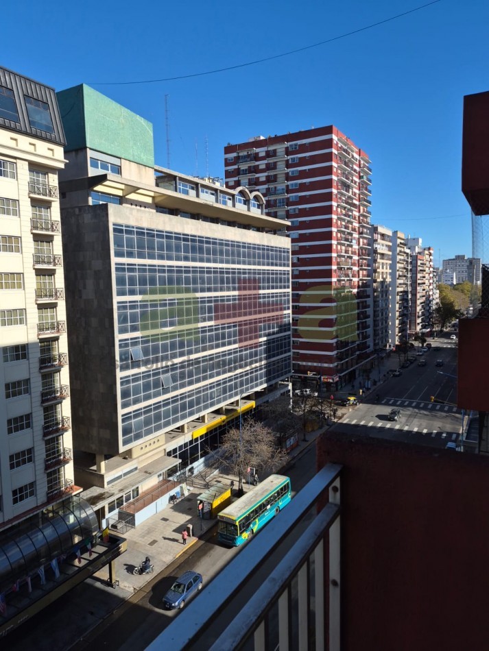 DOS AMBIENTES AL FRENTE CON VISTA LATERAL AL MAR